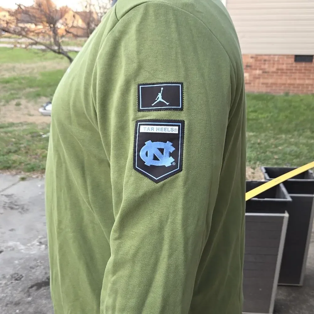 Nike UNC Tar Heels Salute To Service Military Jordan sweatshirt sz. XL P2P 26.5
